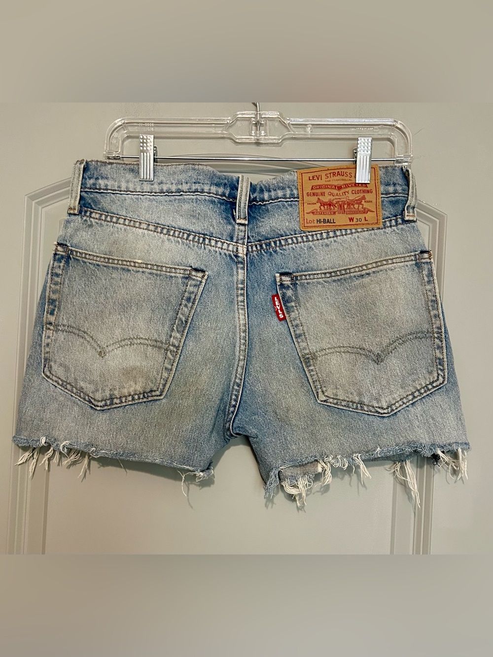 Levi’s Premium Hi-Ball High Rise Cutoff Shorts W30 Light Wash Distressed Denim - Picture 10 of 10